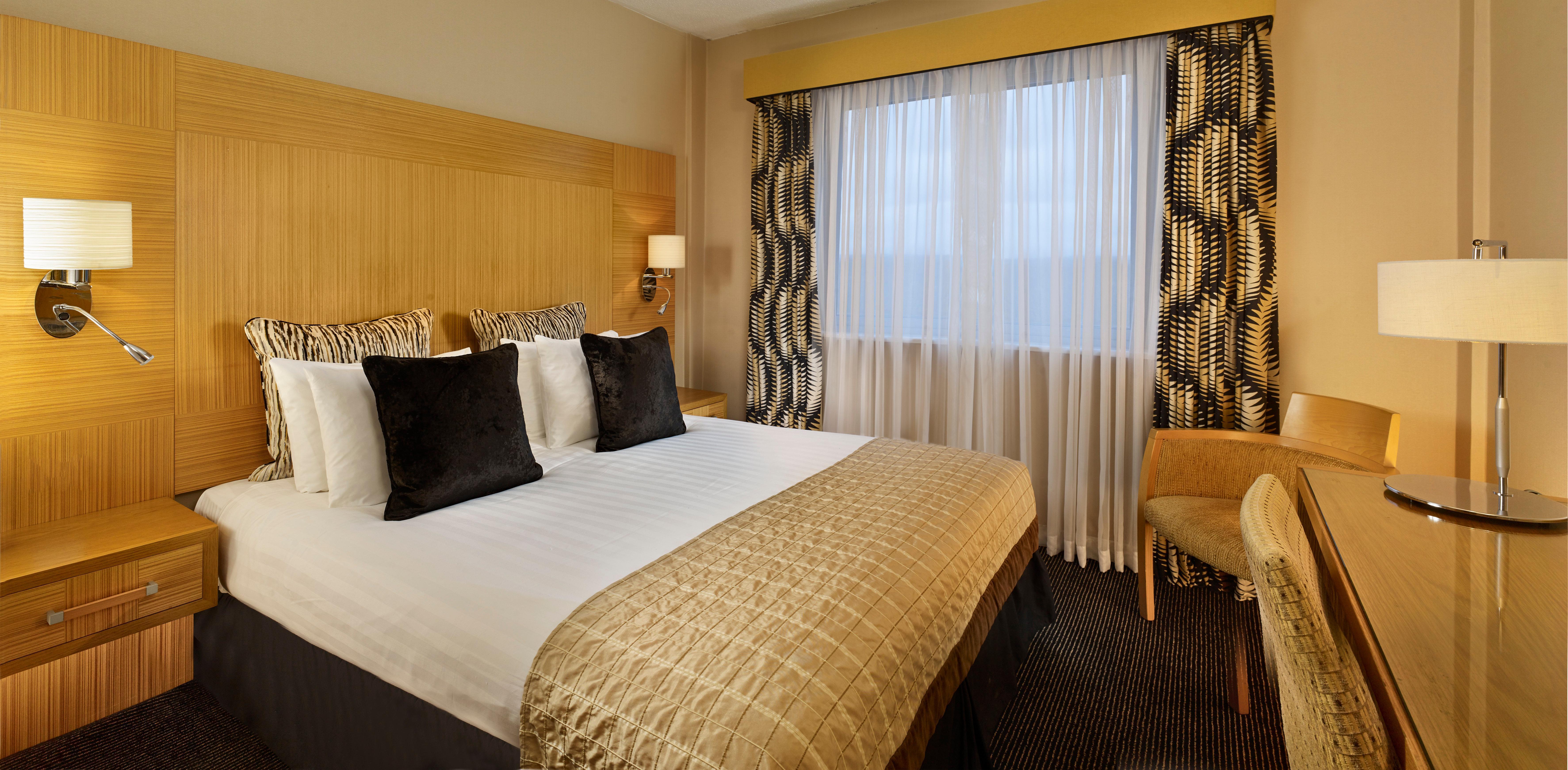 Crowne Plaza London - Gatwick Airport By Ihg Hotel Crawley  Exterior photo